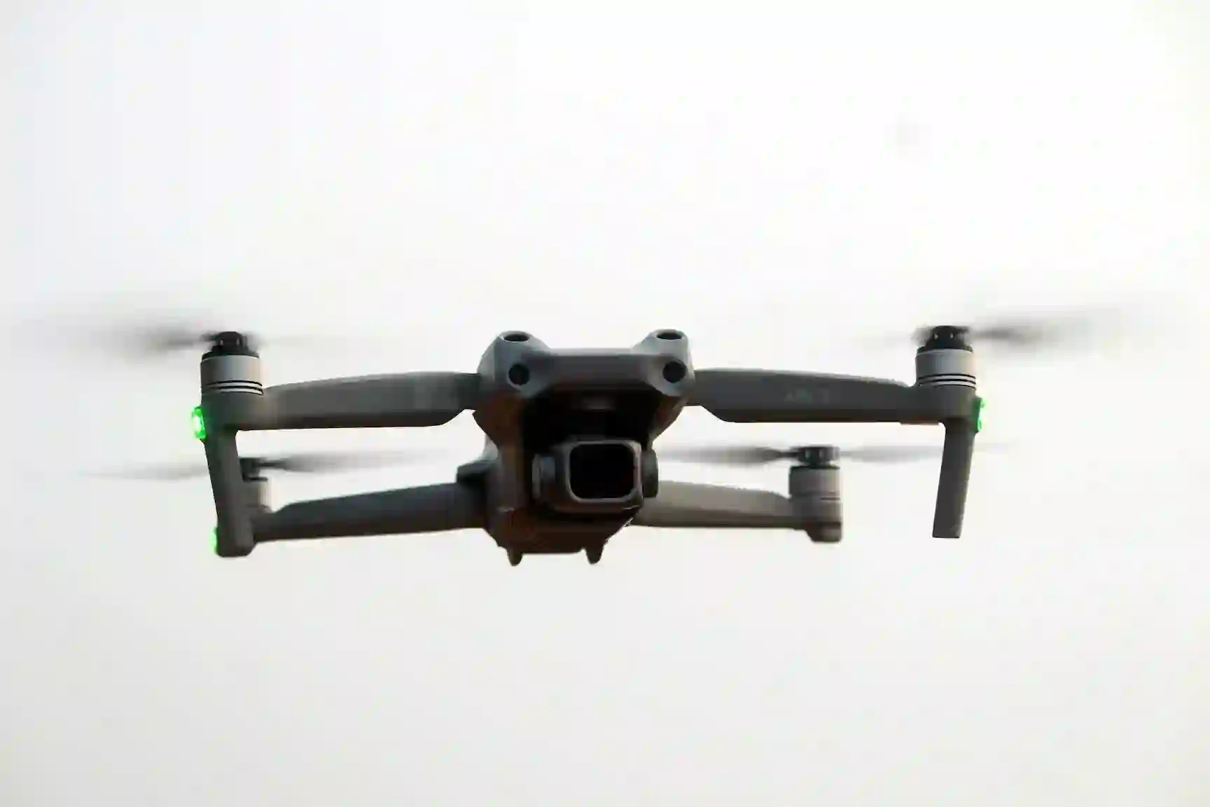 Drone capturando imagens aéreas detalhadas